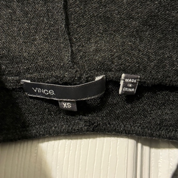 Vince 100% Cashmere Top Size XS Twist Wrap Open Back Gray Sweater Blouse - Picture 4 of 6